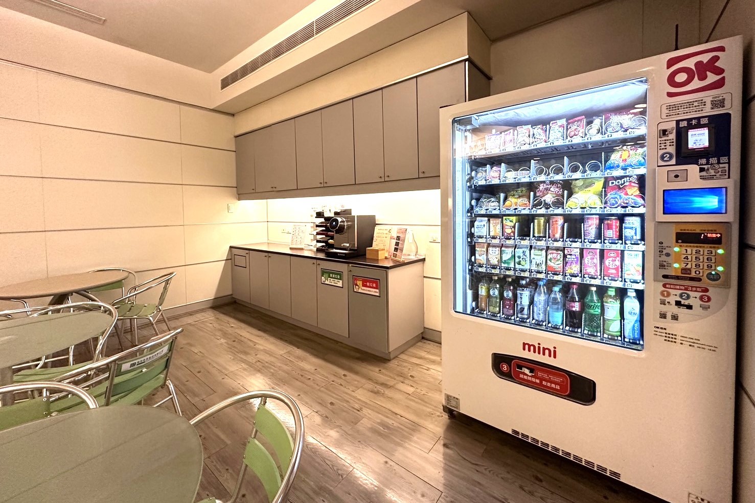 Phihong office environment, featuring modern design and comfortable spaces that foster innovation and collaboration.